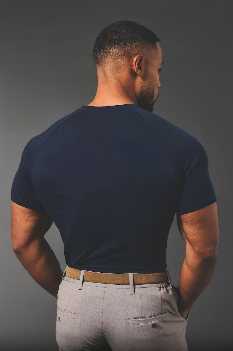 FITTED V-NECK SHIRT IN NAVY